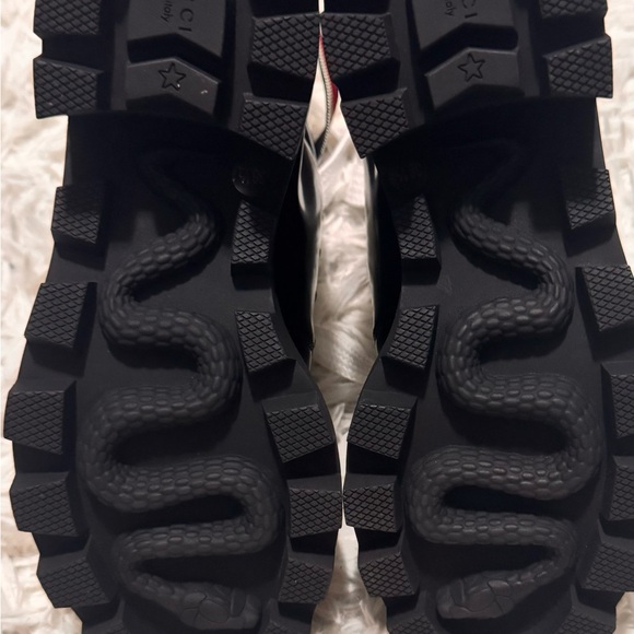 Gucci Sylvie Web Patent Leather Ankle Boot
Heel 55mm - Picture 6 of 11